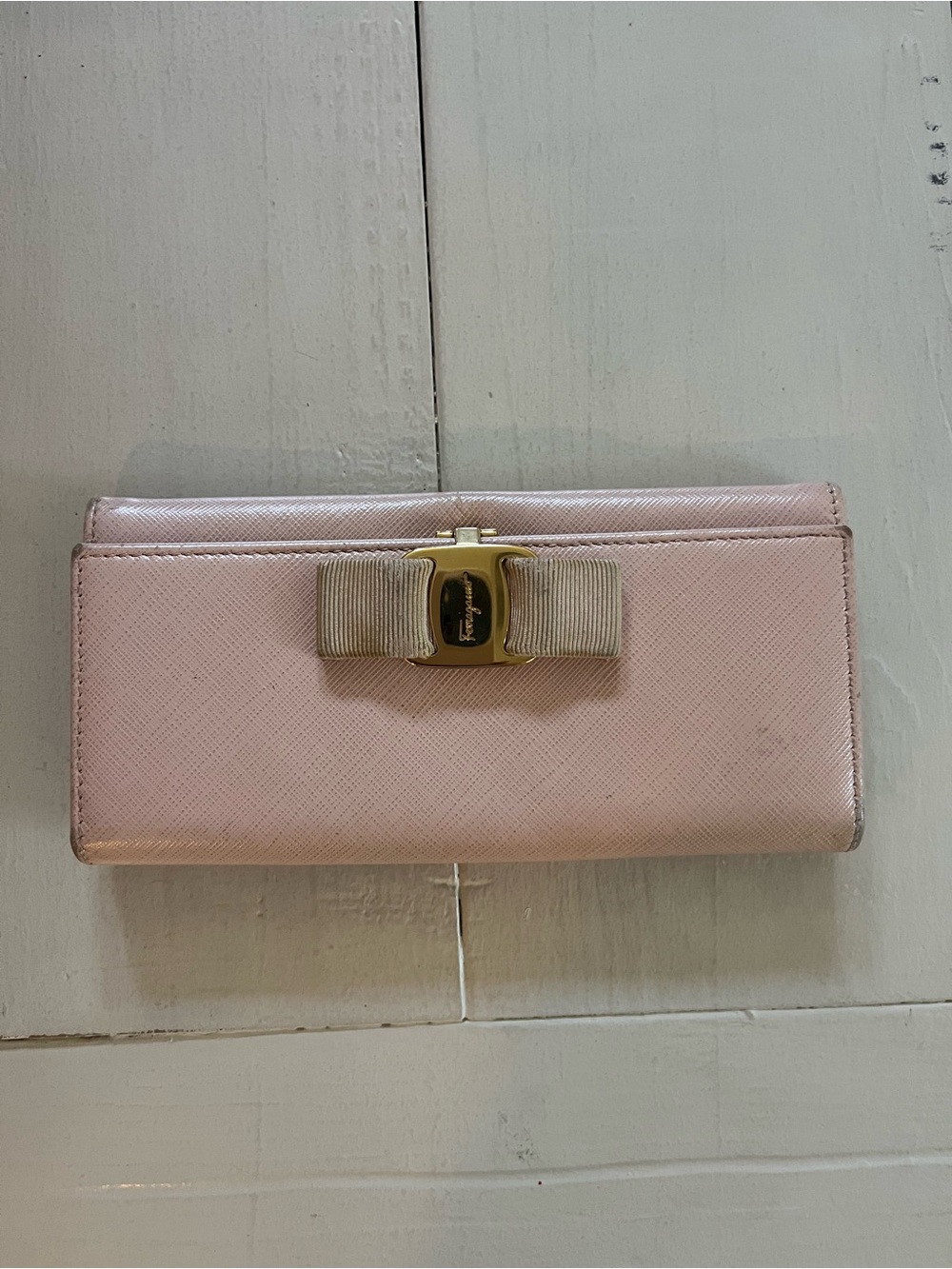 Salvatore Ferragamo Light Pink Vara Bow Continental Wallet